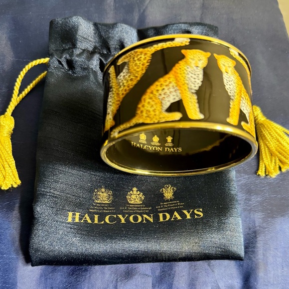 Halcyon Days Enamel Leopard Cuff Bangle in 18k Gold / Medium - Picture 1 of 9